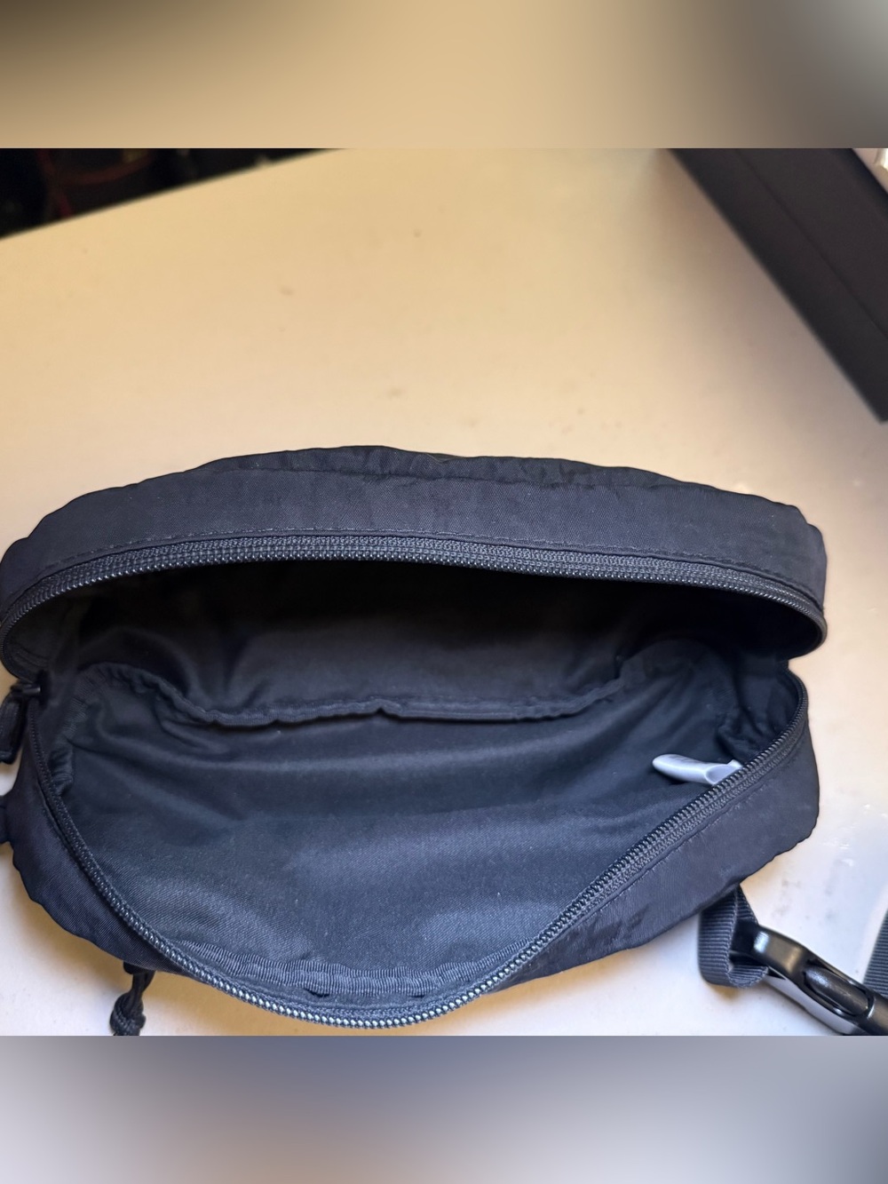 Allbirds Sling / Belt Bag, 1.5L Recycled Nylon - Black - Picture 4 of 6